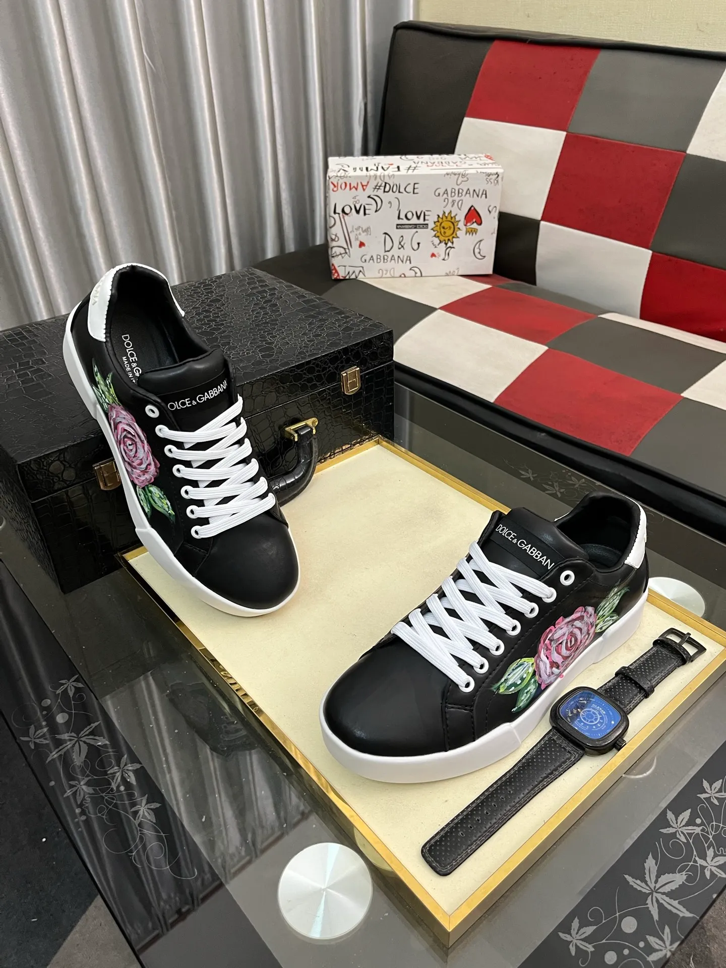 Men's shoes 💰440⌚️⌚️DG's latest popular 🔥🔥casual shoes, the tongue has the brand's iconic details, and the combination of silk cowhide and cow suede enhances the style. Fashionable and versatile, it can complement any look. Create an exquisite design with unique dynamic vitality and modern atmosphere, showing modern elegance. Size: 35-46